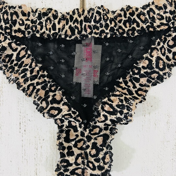 VS PINK Extra Low Rise Lace Thong Medium Vintage Retired - Picture 2 of 6